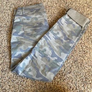 Camo skinny jeans